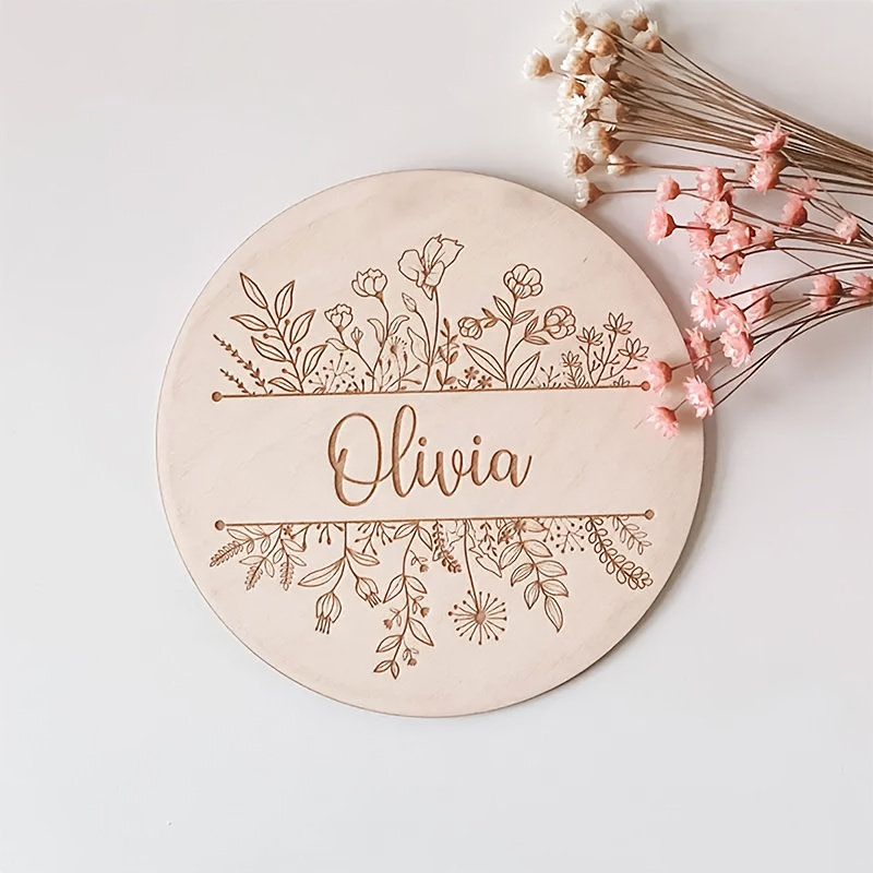 Home Decor Inspo - パーソナライズされた花柄彫刻名札、カスタムラウンド木製サイン、家の壁飾り、意味のある贈り物
