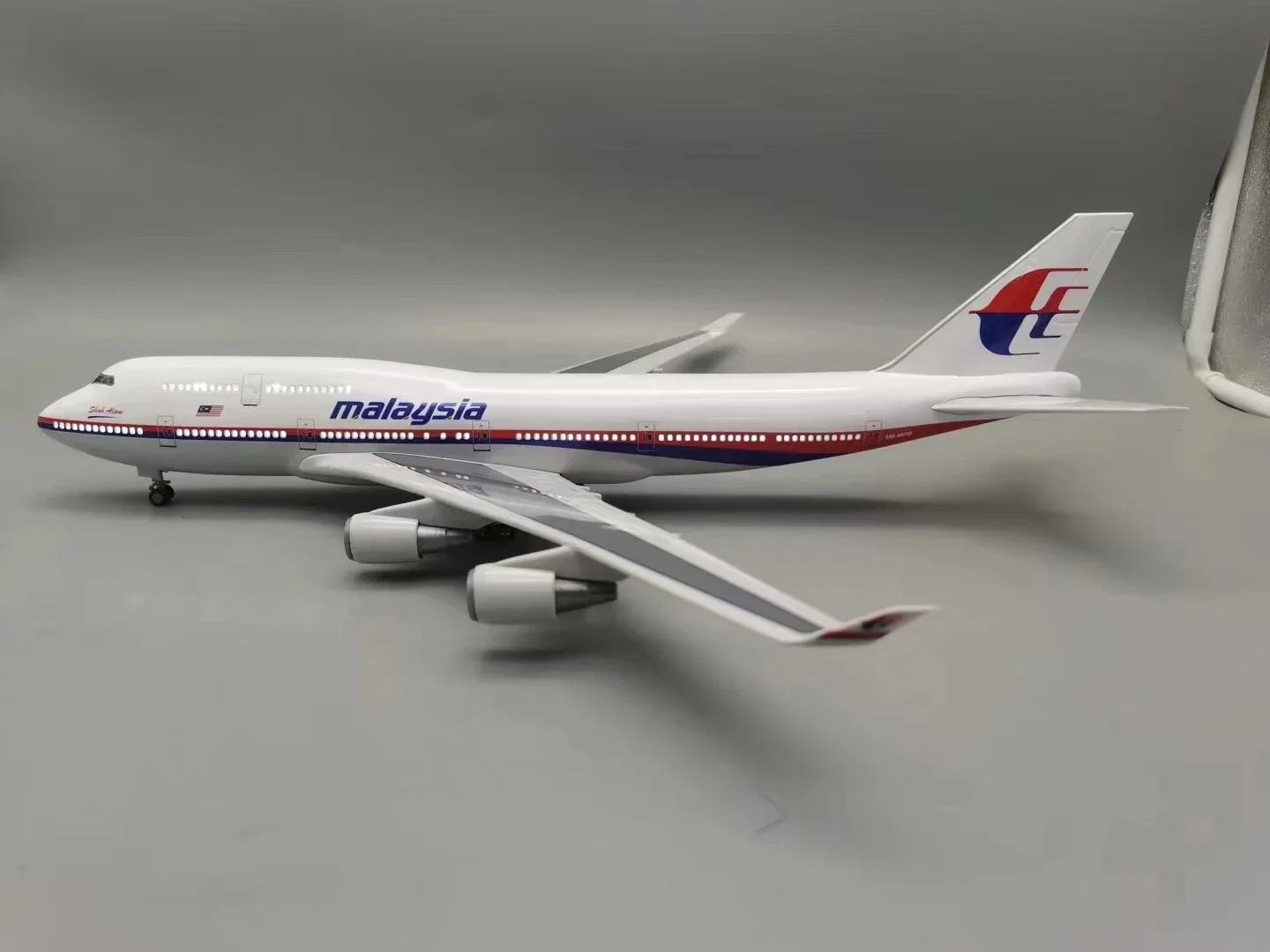 Home Decor Malaysia - B747 マレーシア航空 1/150スケール 47cm 飛行機模型 レジンダイキャスト製