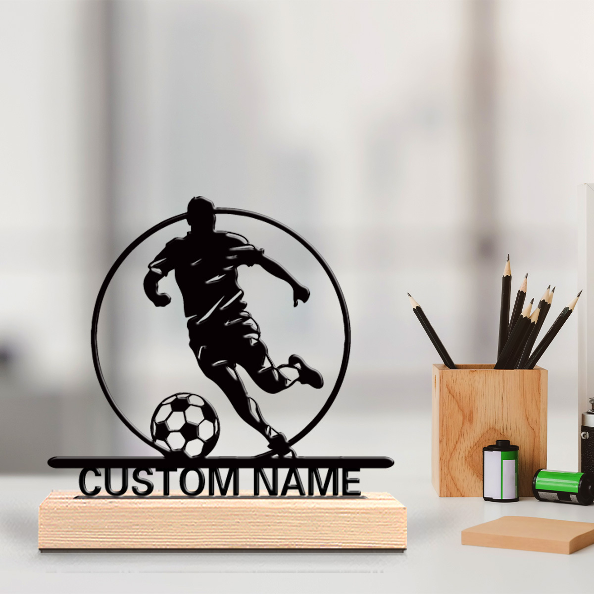 カスタムサッカー選手メタル像（名前入り）、木製台座付きテーブ - Home Decor Inspo のレビューと価格