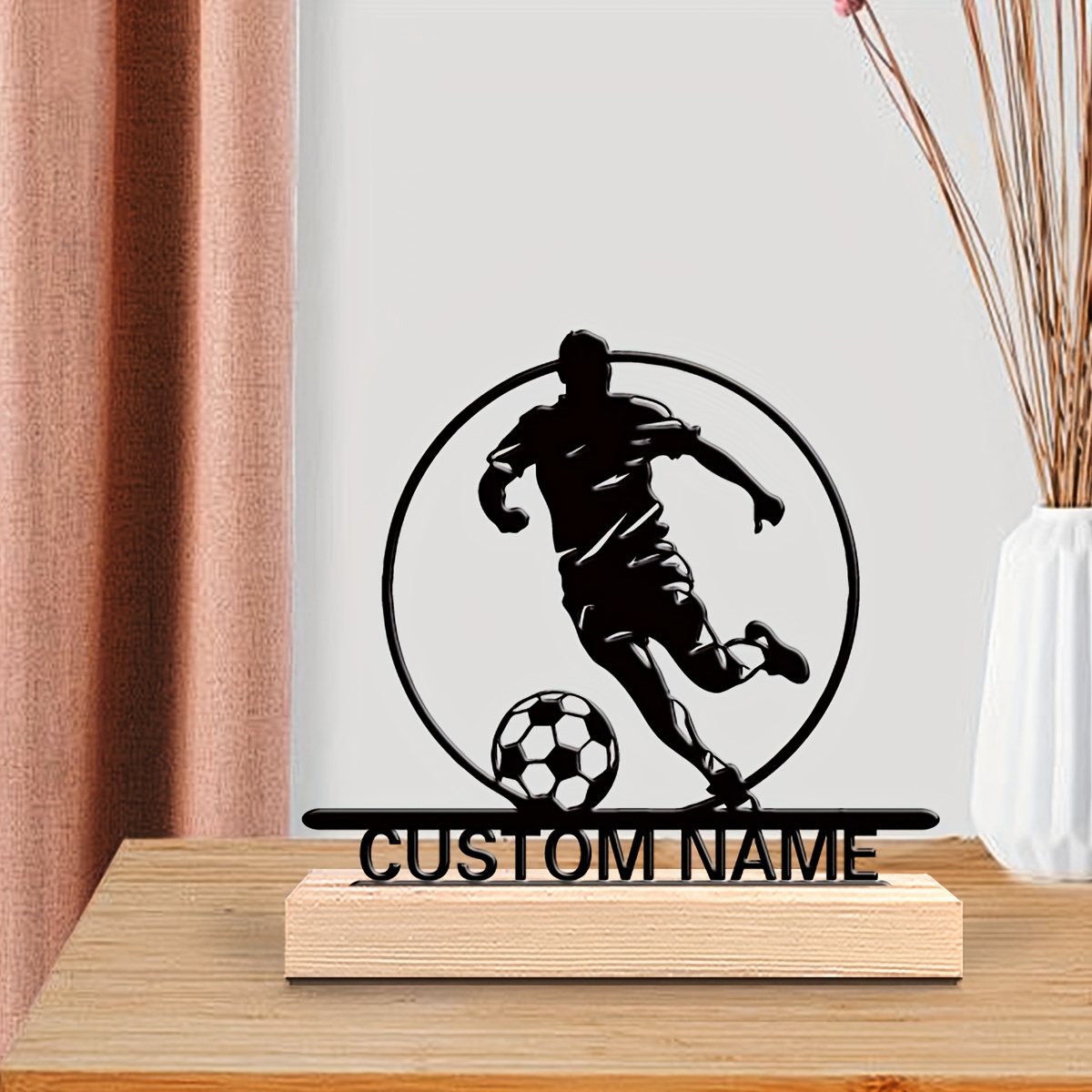 カスタムサッカー選手メタル像（名前入り）、木製台座付きテーブ - Home Decor Inspo のレビューと価格